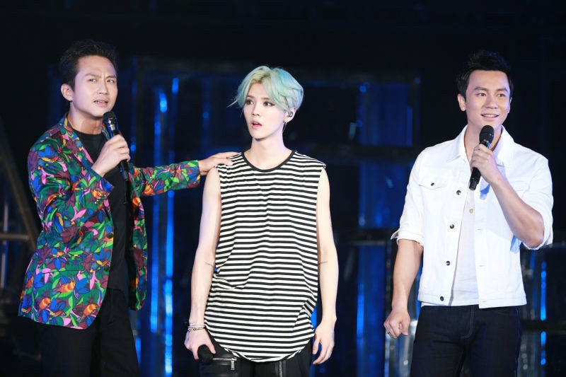 Người concert hoành tráng, người giản dị bên gia đình trong sinh nhật