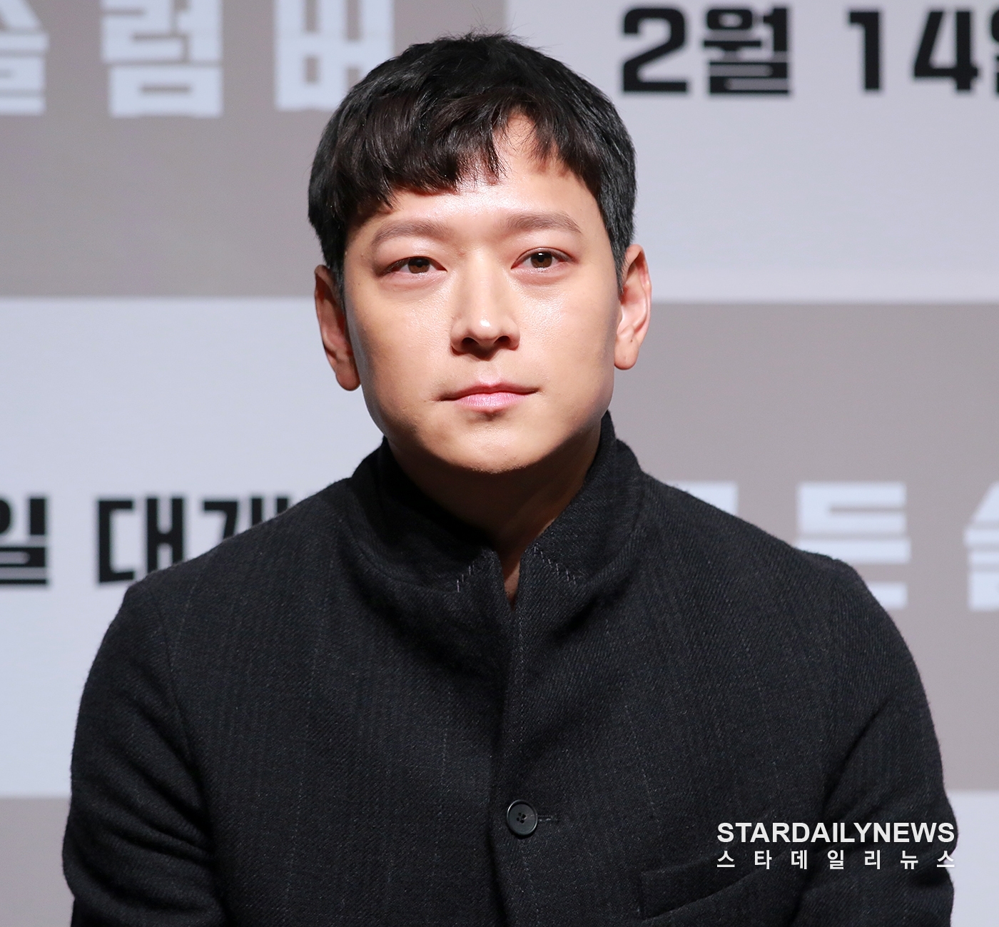 Kang Dong Won xuất hiện rạng ngời trong họp báo movie mới