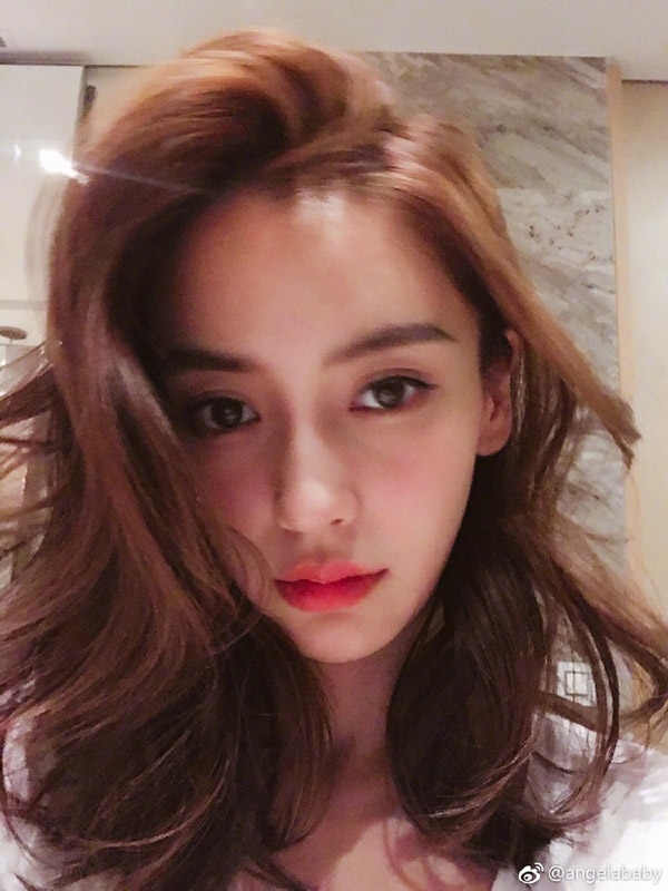 AngelaBaby bất ngờ khoe ảnh cận mặt Bọt Biển Nhỏ nhân ngày sinh nhật