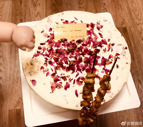 AngelaBaby bất ngờ khoe ảnh cận mặt Bọt Biển Nhỏ nhân ngày sinh nhật