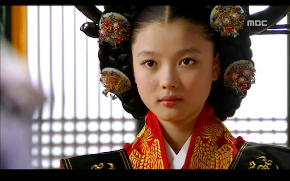 Nay đã lớn, sao nhí Kim Yoo Jung xinh đẹp xexy "vượt mặt" đàn chị