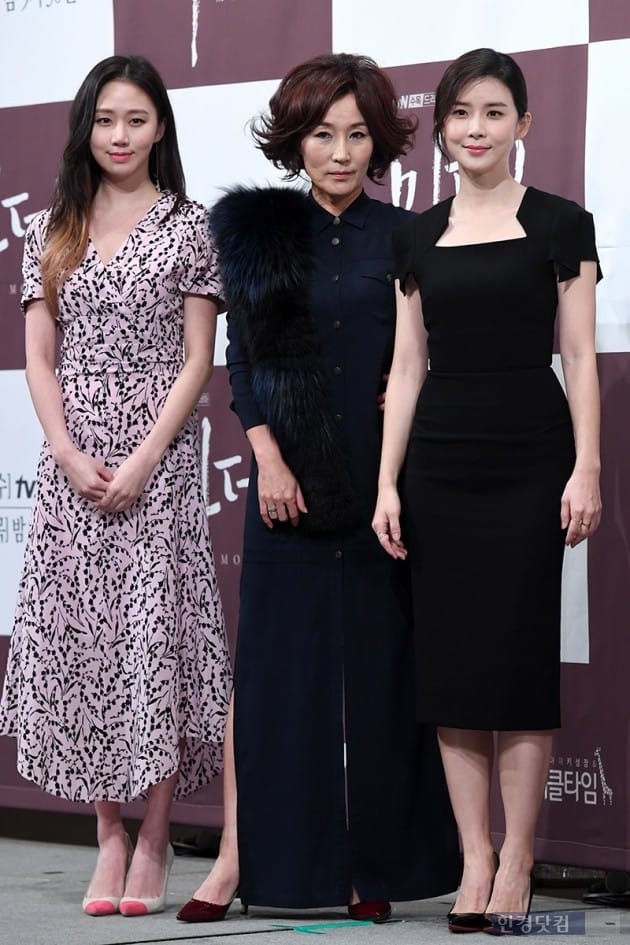 Lee Bo Young bật khóc chia sẻ lý do nhận phim mới về tình mẹ