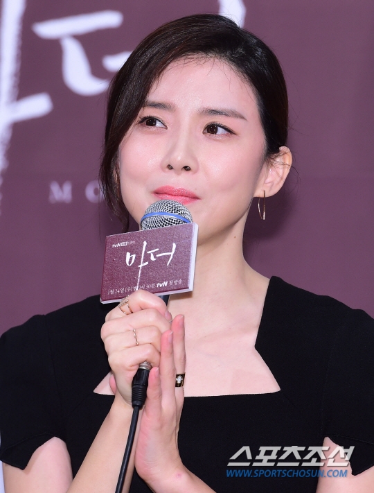 Lee Bo Young bật khóc chia sẻ lý do nhận phim mới về tình mẹ