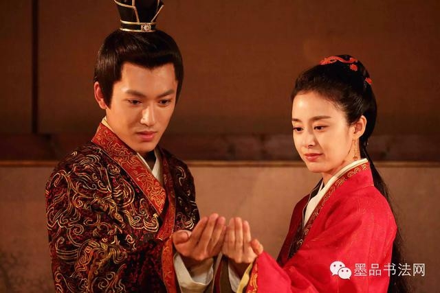 Sao Trung lép vế hơn hẳn khi đứng cạnh loạt sao Hàn đình đám