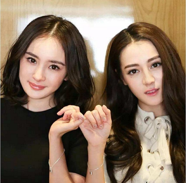 Tô Mang chụp ảnh cùng dàn sao khủng, C-net lo fan Nhiệt Ba nổi giận