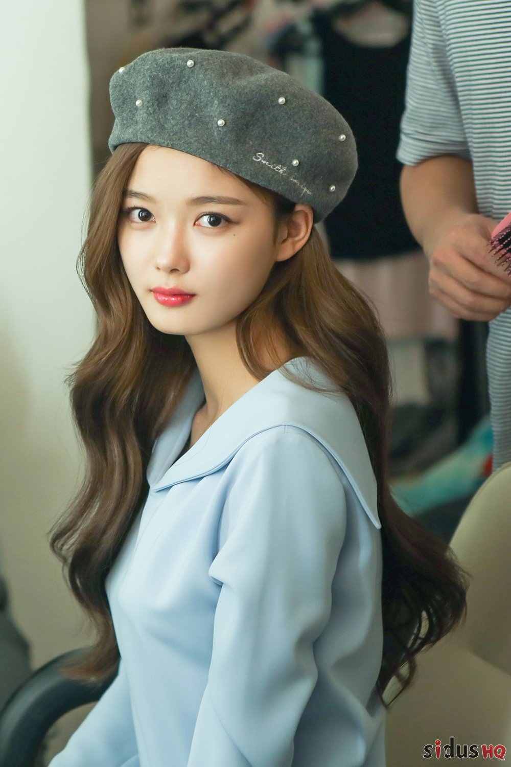 Kim Yoo Jung xinh xắn như thiên thần trong loạt ảnh quảng cáo mới