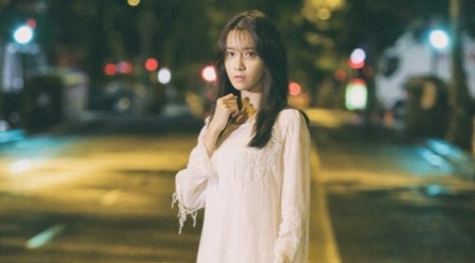 "Nuốt nước mắt" nhìn thần tượng hôn say đắm bạn diễn trong phim