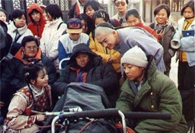 Én Nhỏ Triệu Vy từng phải uống nước phân ngượ khi đóng Hoàn Châu Cách Cách