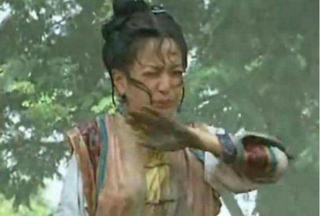 Én Nhỏ Triệu Vy từng phải uống nước phân ngượ khi đóng Hoàn Châu Cách Cách