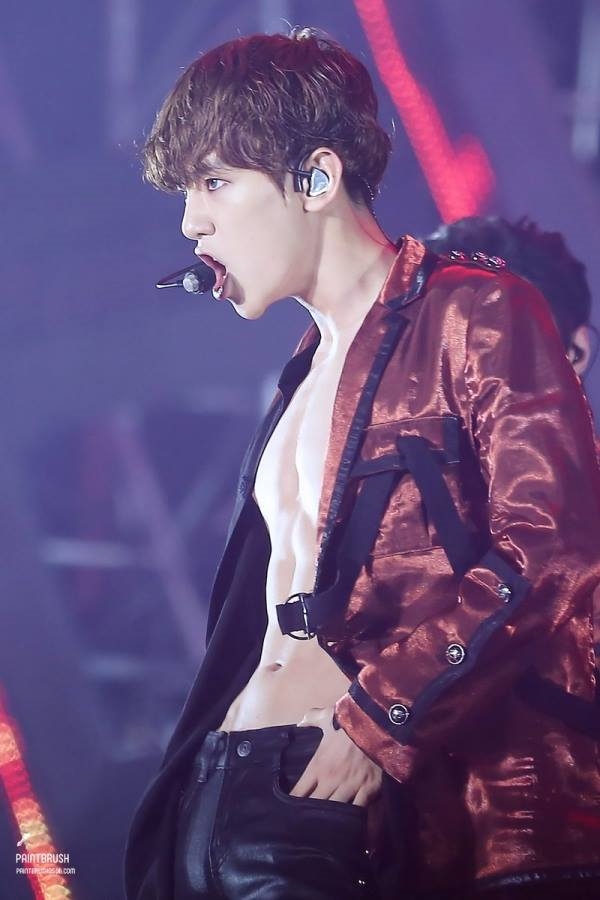 Baekhyun trở lại "buôn lê", EXO-L tá hỏa phát hiện 6 múi đã là quá khứ