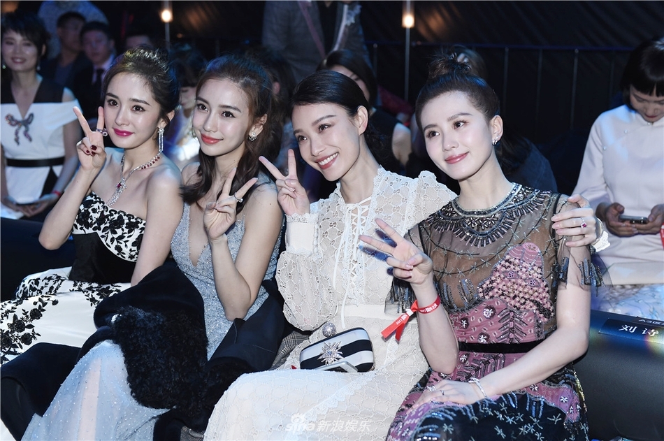 Dương Mịch phản hồi khi bị so sánh nhan sắc với AngelaBaby