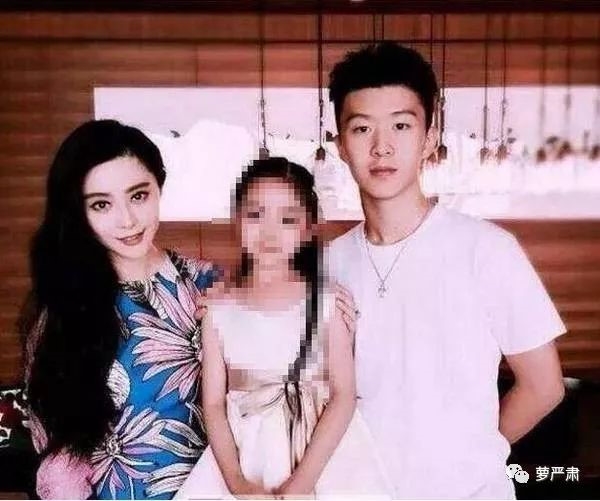 Có anh chị 'hoành tráng' cỡ này nhưng người em vẫn vô danh kém nổi