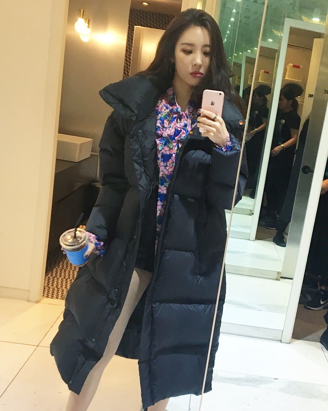 Cứ những idol này dùng món gì là món đó sẽ trở thành "hot item"