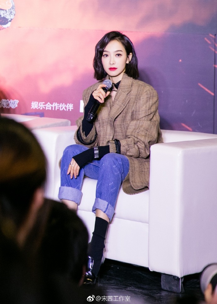 Xinh đẹp cá tính Victoria F(x) lấn át cả Trần Vỹ Đình, Lộc Hàm và Vương Gia Nhĩ