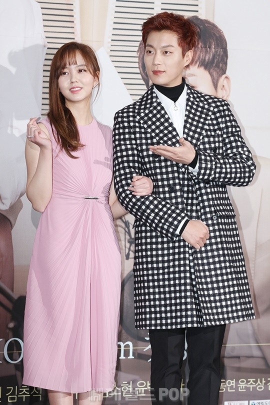 Kim So Hyun xinh xắn duyên dáng trong họp báo phim mới