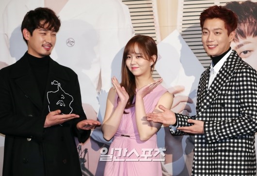 Kim So Hyun xinh xắn duyên dáng trong họp báo phim mới