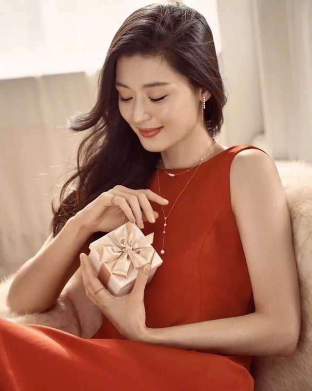 Sinh con cũng gây sốt mạng xã hội, quả đúng là Chun Song Yi