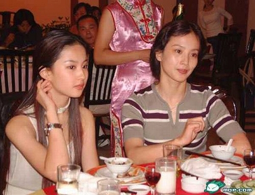 Ngỡ ngàng trước nhan sắc 'thời đi học' của hàng loạt mỹ nhân Hoa ngữ
