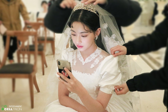 Tam Tạng Oh Yeon Soo lộng lẫy trong váy cưới