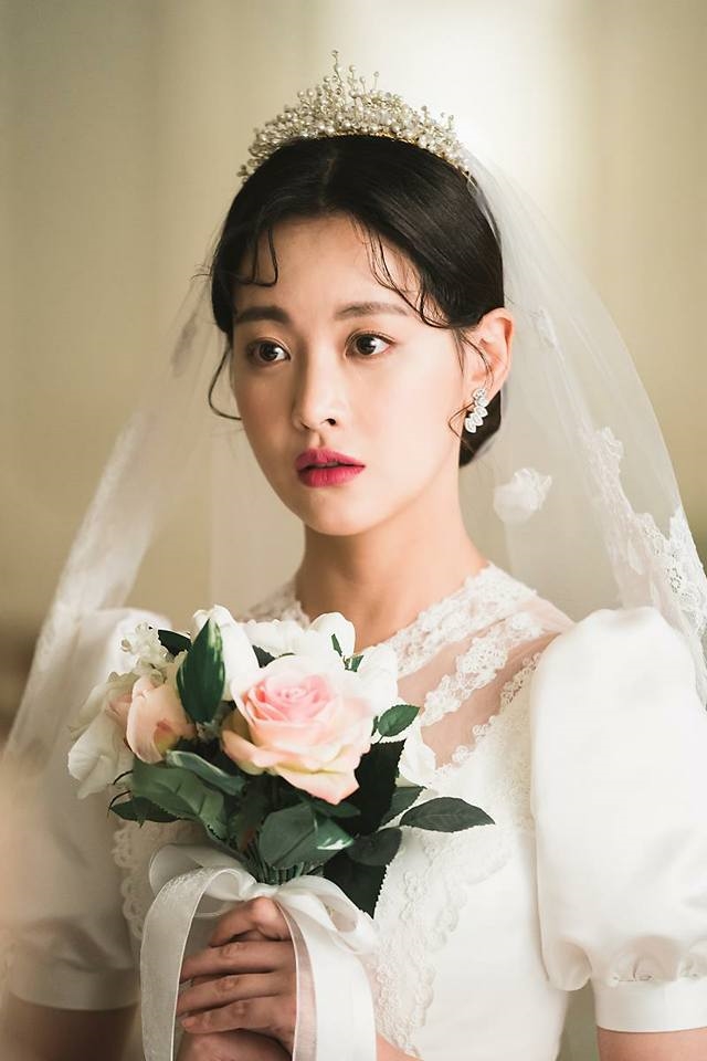 Tam Tạng Oh Yeon Soo lộng lẫy trong váy cưới