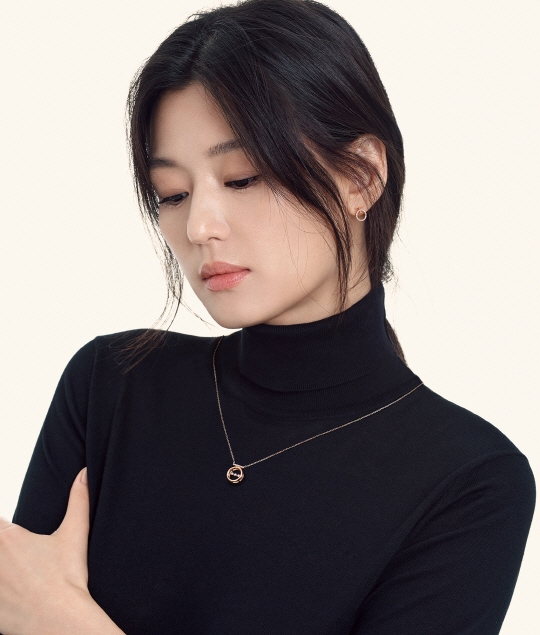 Jeon Ji Hyun hạ sinh con thứ hai sau nhiều ngày chờ đợi