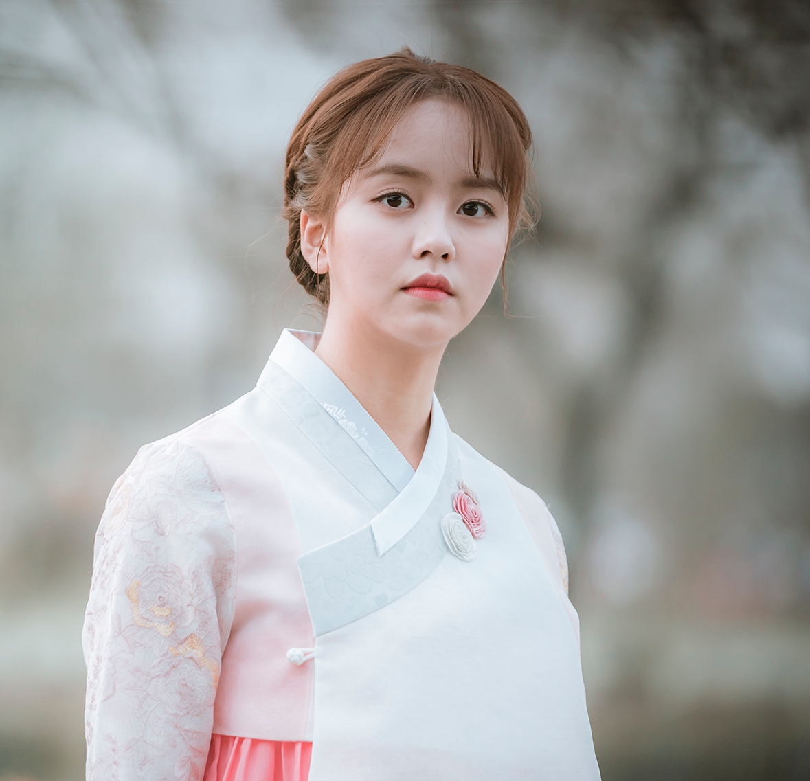 Kim So Hyun khiến fan ngỡ ngàng với tạo hình cổ trang trong phim mới