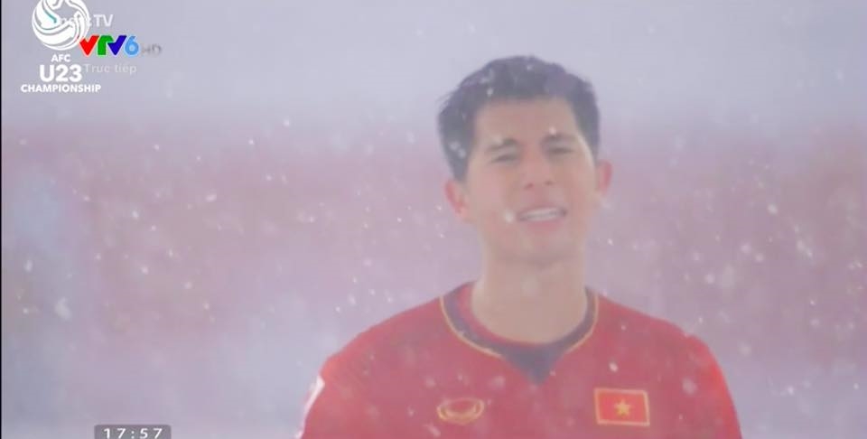 Khoảnh khắc đẹp đến nao lòng của U23 Việt Nam trong màn tuyết trắng