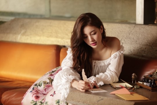 Suzy tung clip hậu trường đẹp xuất thần trước khi tung MV chính thức