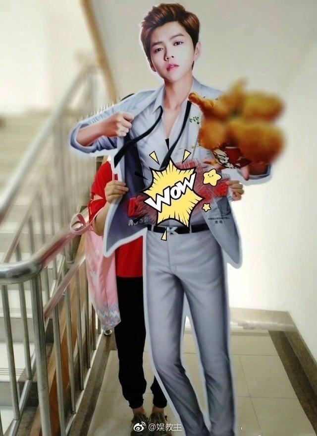 Hội fan girl thi nhau vác standee Lộc Hàm về nhà