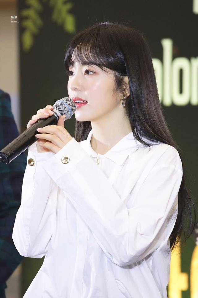 Irene chính thức được gia nhập hội mỹ nhân sơ mi trắng nhà SM