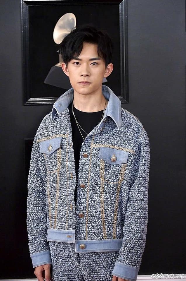 Fan lo lắng vì Dịch Dương Thiên Tỉ đăng Instagram với lời lẽ khó hiểu