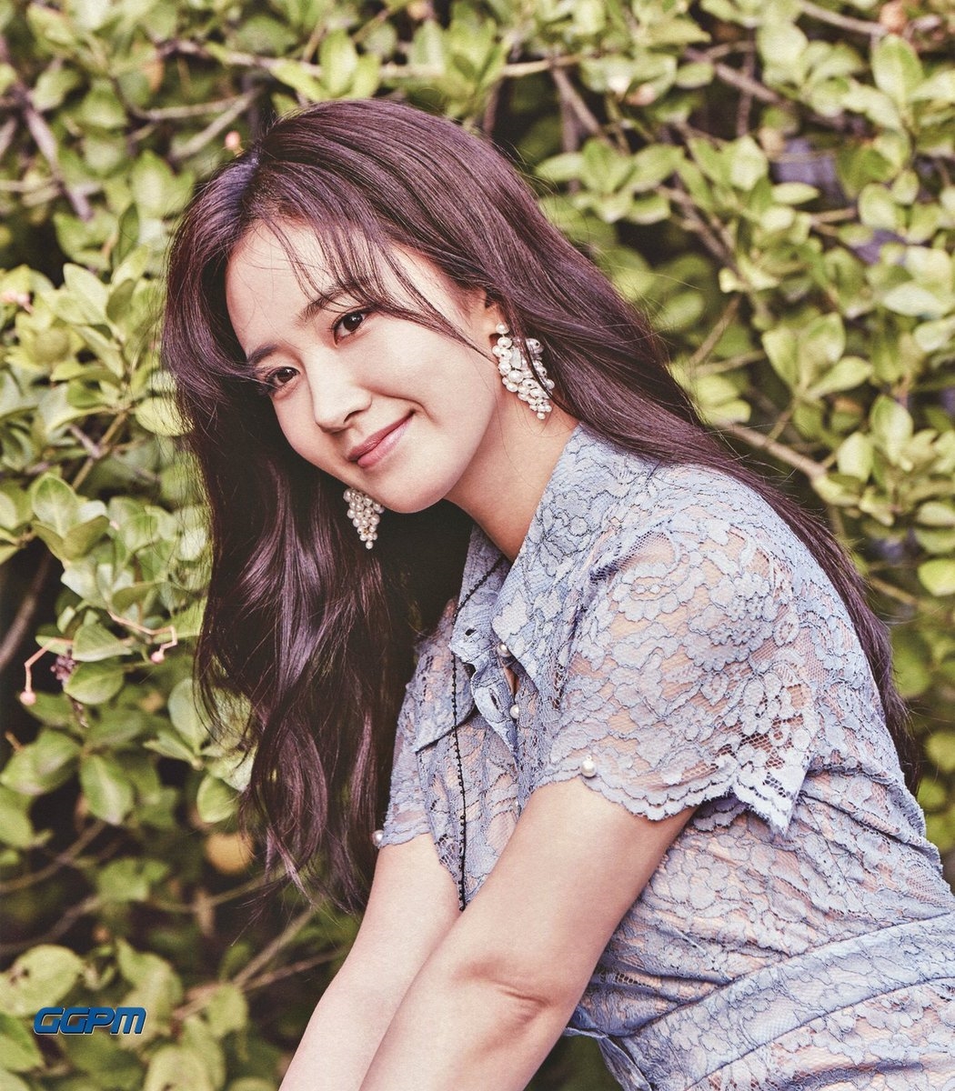Hết Taeyeon, đến Yuri cũng bị ném đá vì gương mặt khác lạ