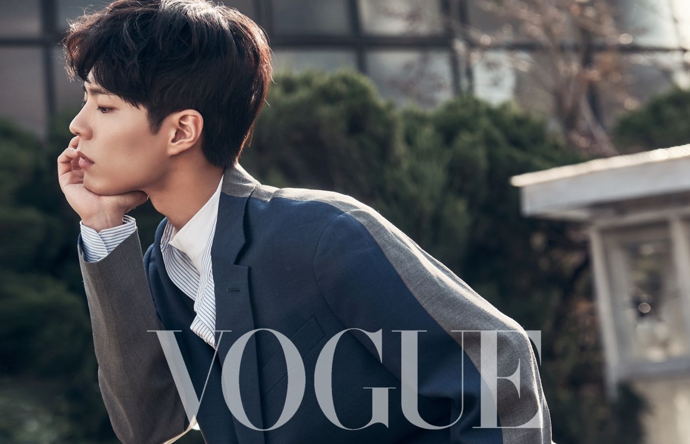 Park Bo Gum khoe vẻ đẹp mỹ nam rạng ngời trên tạp chí mới