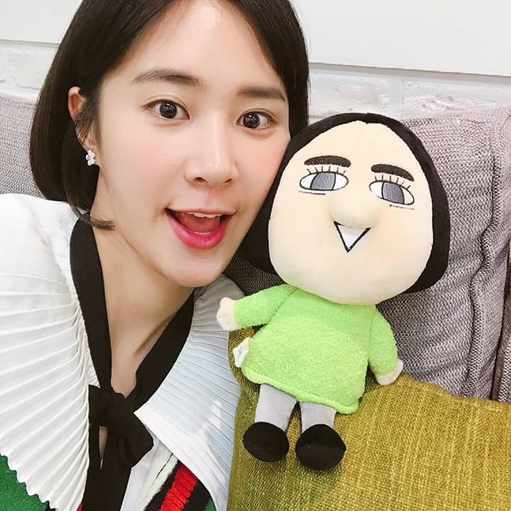 Hết Taeyeon, đến Yuri cũng bị ném đá vì gương mặt khác lạ