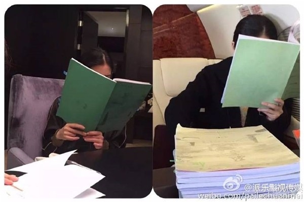 AngelaBaby bị chỉ trích là 'bình hoa di động' vì cách cô đọc kịch bản