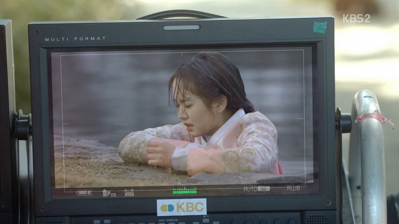 Ấn tượng cảnh Kim So Hyun liên tục ngã xuống nước lạnh trong phim mới