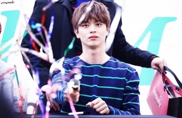 tranh cai cat xe khung khi idol di dong phim