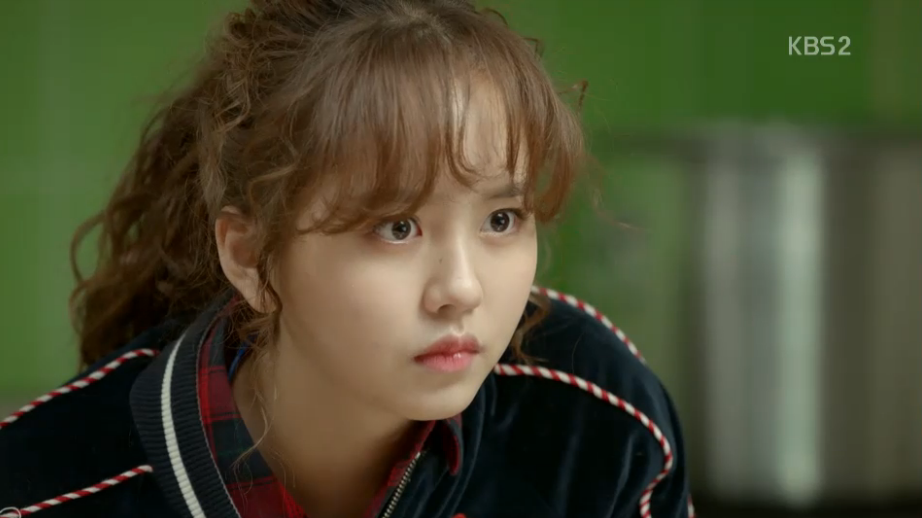 Kim So Hyun mặc váy thổ cẩm xinh như mộng