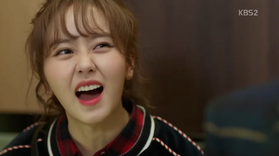 Kim So Hyun mặc váy thổ cẩm xinh như mộng