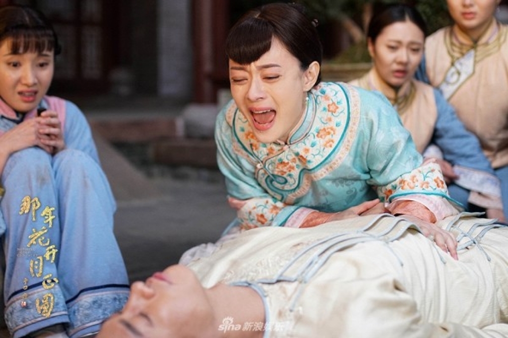 AngelaBaby bị chỉ trích là 'bình hoa di động' vì cách cô đọc kịch bản