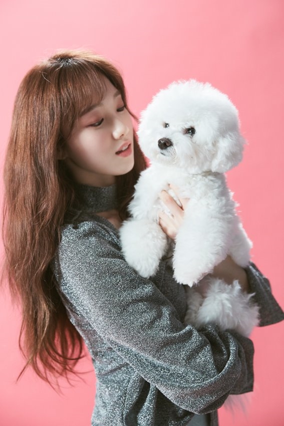 Lee Sung Kyung đẹp từ sân khấu tới hậu trường trong loạt ảnh mới