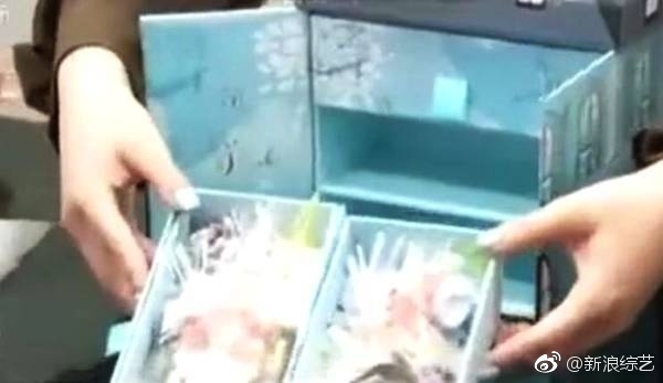 Tạ Na - Trương Kiệt hạnh phúc chào đón cặp song sinh đáng yêu