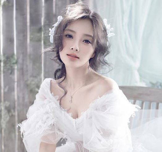 Cư dân mạng 'dậy sóng' trước tin Lý Tiểu Lộ đòi thưa kiện sau scandal