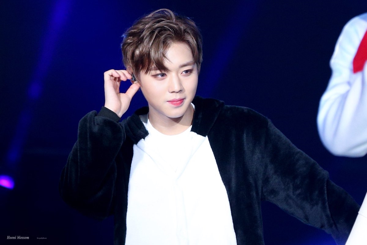 3 nam thần đẹp nhất Kpop theo xếp hạng của báo Nhật