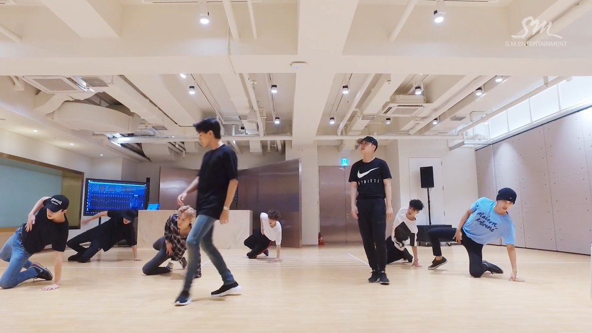 Sự lột xác thần kỳ của ngôi sao Lay - thành viên nhóm nhạc EXO
