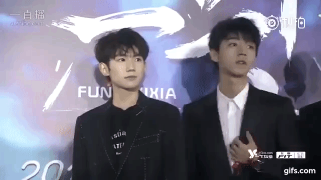 Triệu Lệ Dĩnh cực xinh tái ngộ dàn nam thần TFBoys khiến fan "no mắt"