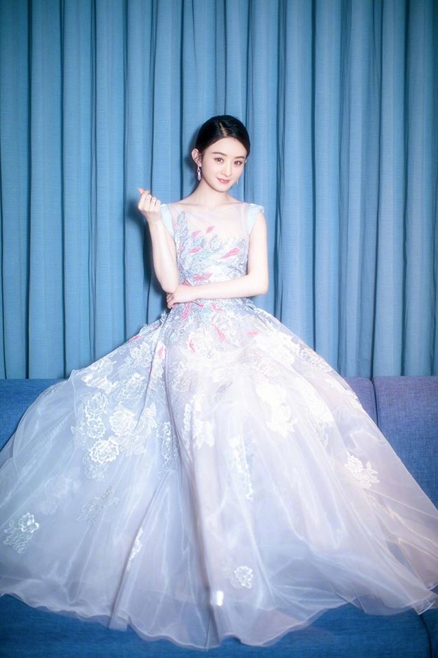 Triệu Lệ Dĩnh cực xinh tái ngộ dàn nam thần TFBoys khiến fan "no mắt"