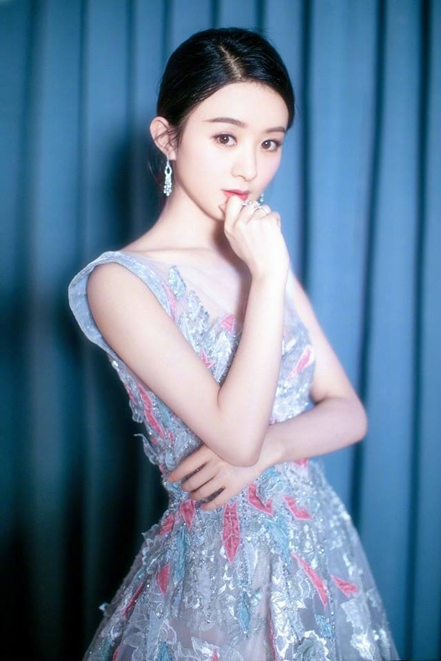 Triệu Lệ Dĩnh cực xinh tái ngộ dàn nam thần TFBoys khiến fan "no mắt"
