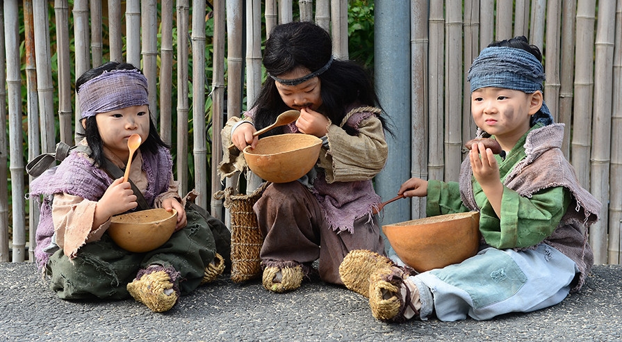 Bộ ba hoàng tử bé Daehan - Minguk - Manse "chen chúc" tắm bồn cực yêu