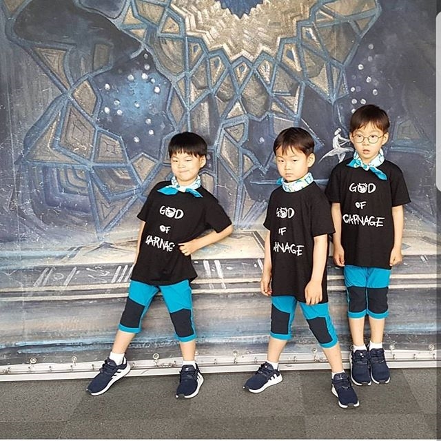 Bộ ba hoàng tử bé Daehan - Minguk - Manse "chen chúc" tắm bồn cực yêu